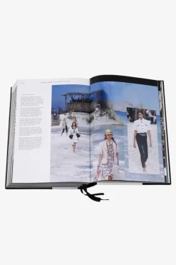 Flying Kiwi Chanel Catwalk: The Complete Karl Lagerfeld Collections