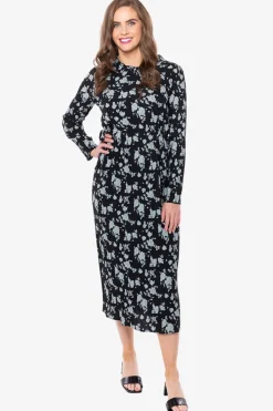 Leila + Luca Essense Black Blue Rose Crinkle LS Shift Dress