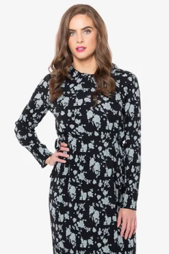 Leila + Luca Essense Black Blue Rose Crinkle LS Shift Dress