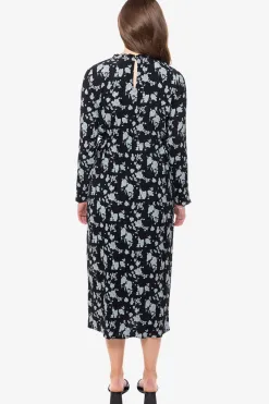Leila + Luca Essense Black Blue Rose Crinkle LS Shift Dress