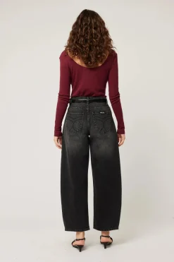 Rollas Gigi 80s Black Mid Barrel Jean