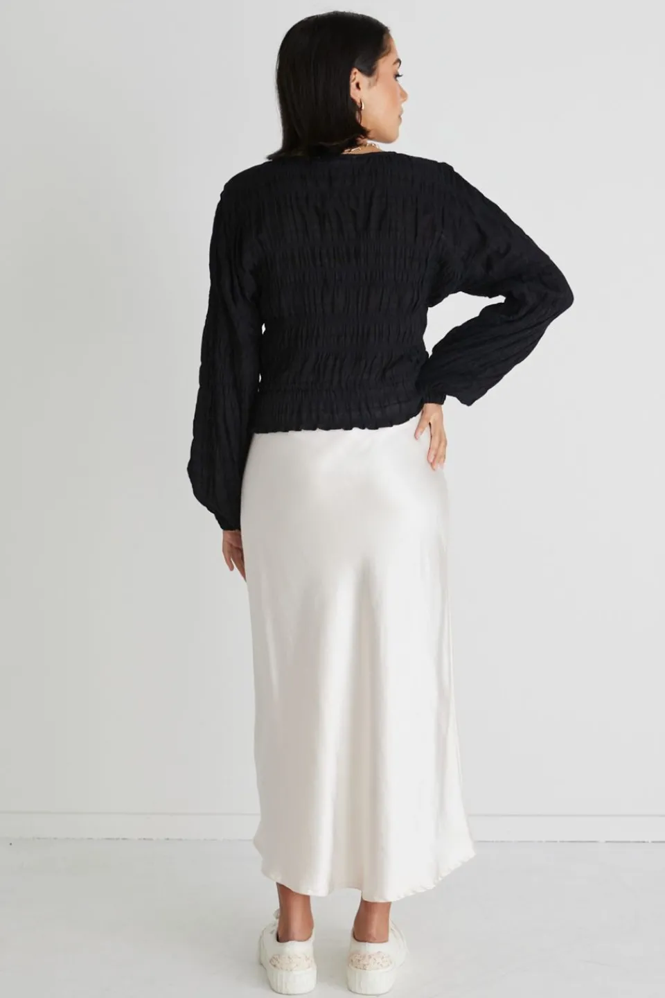 Ivy + Jack Jolie Black Shirred Cotton LS Button Down Top