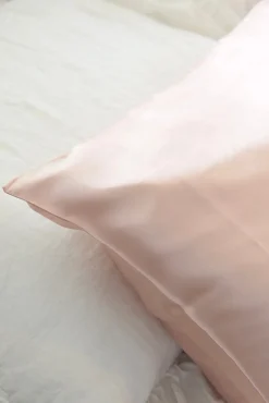 Home Lab 100% Silk Beauty Pillowcase Blush 48x73cm