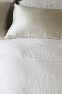 Home Lab 100% Silk Beauty Pillowcase Milk 48x73cm