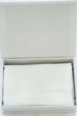 Home Lab 100% Silk Beauty Pillowcase Milk 48x73cm